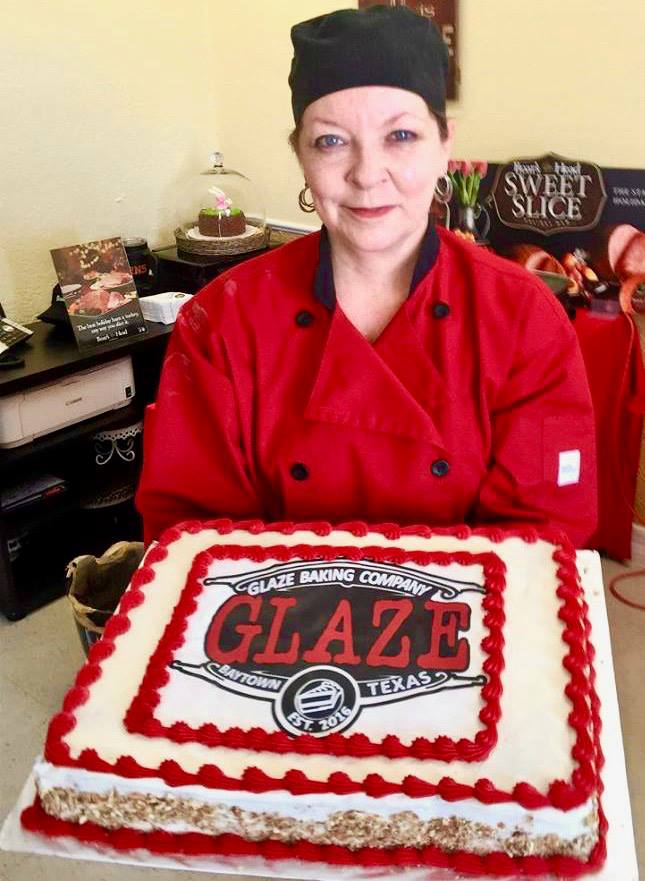 Joni Glaze holds a cake