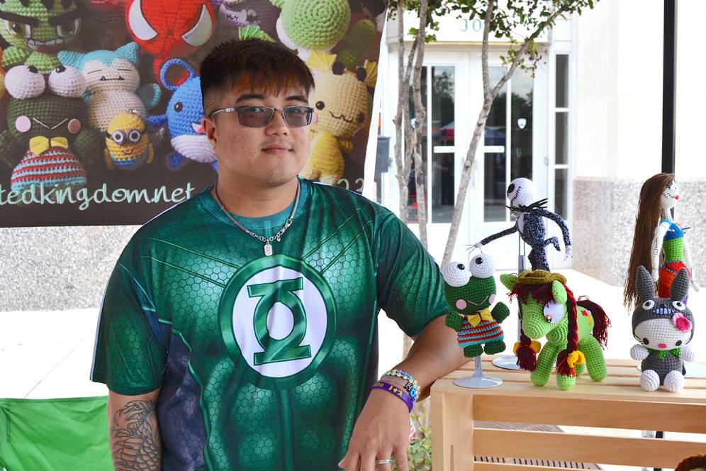 Guy wears Green Lantern shirt