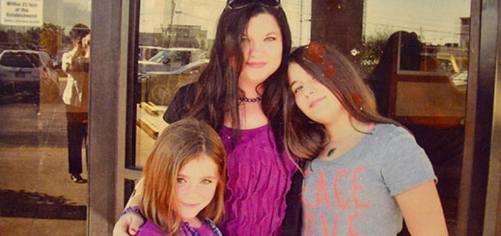 Cynthia Morris with her daughters, Kirsten Fritch and Breanna Pavlicek