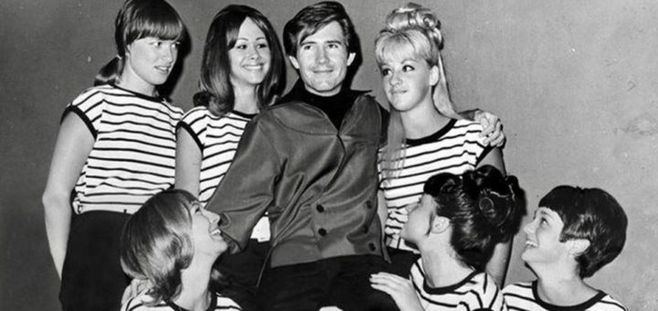 Bobby Fuller sitting with fans of his music