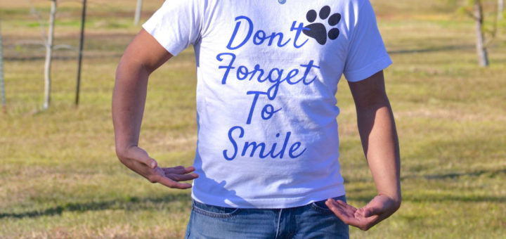 Roberto Carrasco wears T-shirt about smiling