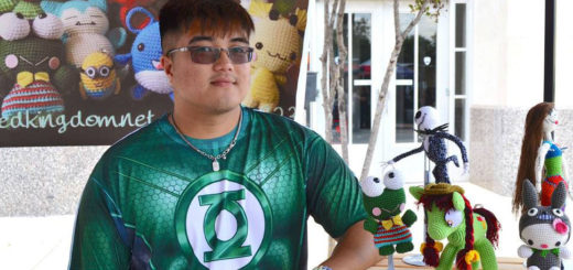 Guy wears Green Lantern shirt