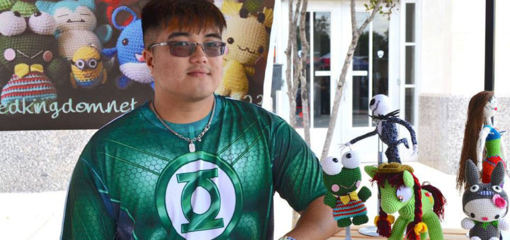 Guy wears Green Lantern shirt